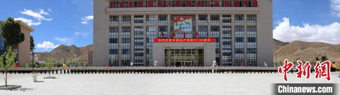 雪域戍边民警书百米《共产党宣言》献礼建党百年华诞 雪域戍边民警书百米《共产党宣言》献礼建党百年华诞